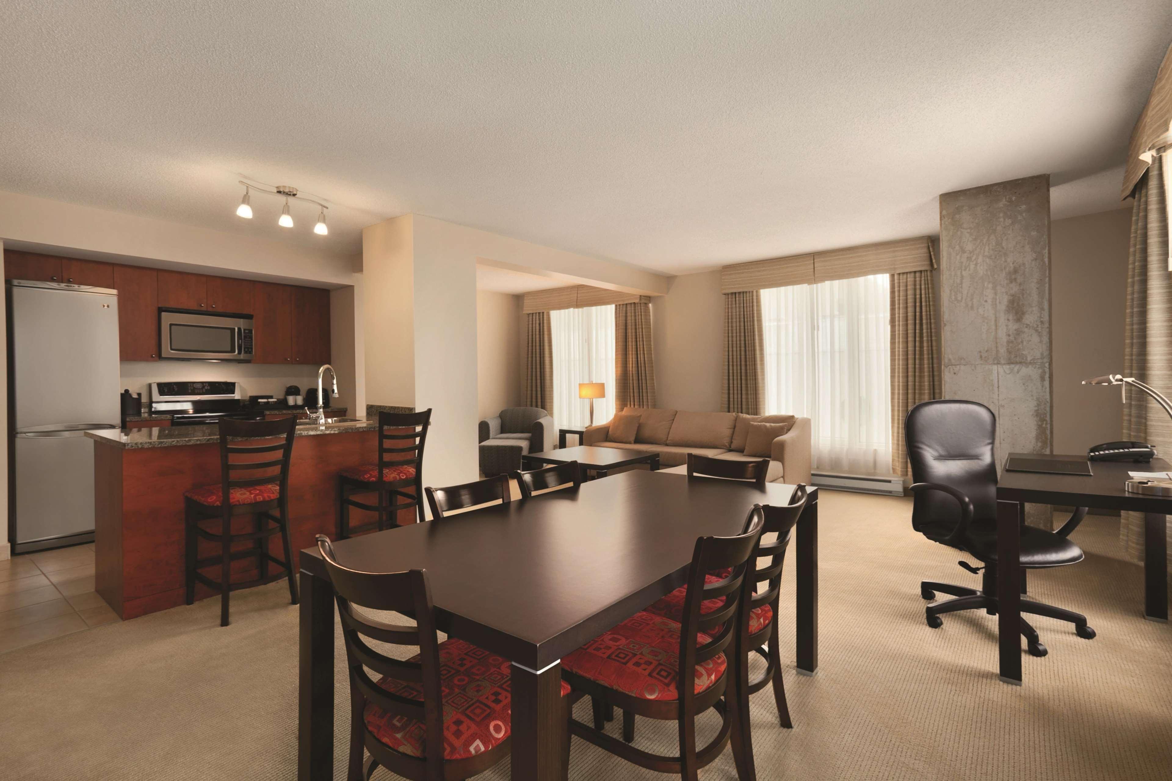 Embassy Suites By Hilton - מונטריאול מראה חיצוני תמונה