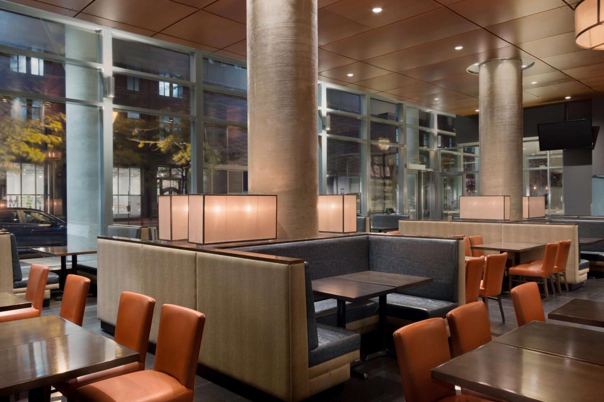 Embassy Suites By Hilton - מונטריאול מראה חיצוני תמונה