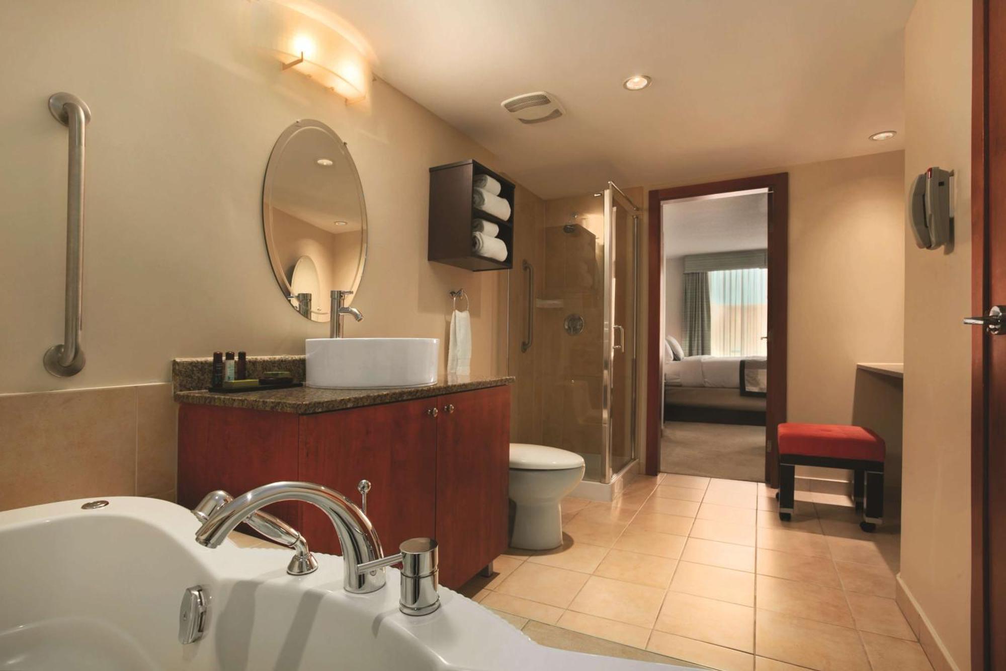 Embassy Suites By Hilton - מונטריאול מראה חיצוני תמונה