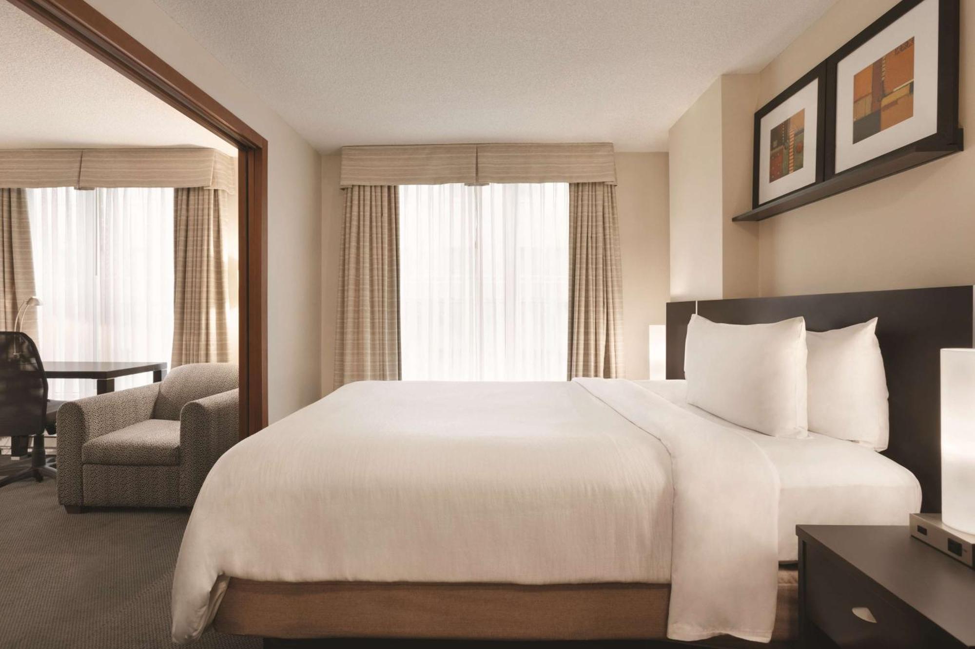 Embassy Suites By Hilton - מונטריאול מראה חיצוני תמונה