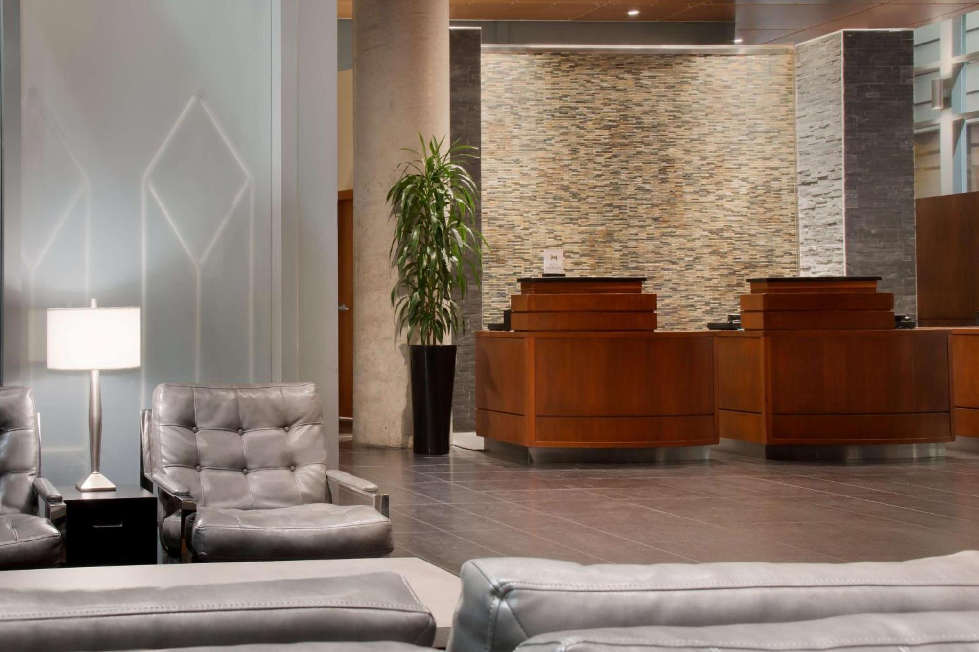 Embassy Suites By Hilton - מונטריאול מראה חיצוני תמונה