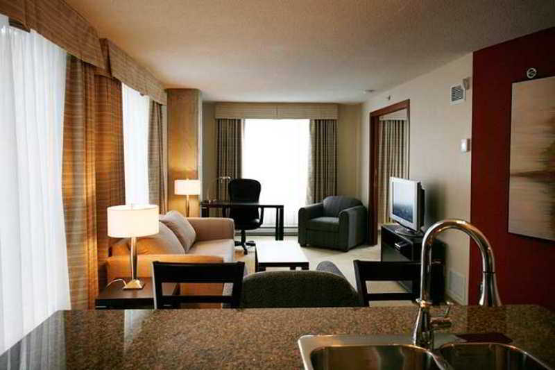 Embassy Suites By Hilton - מונטריאול מראה חיצוני תמונה